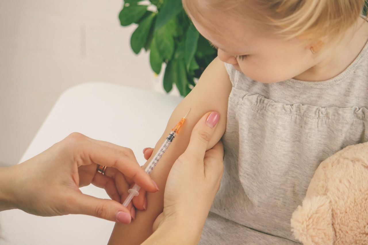 Проф. д-р Мумджиев: При неблагоприятна епидемиологична ситуация най-голям е рискът за неимунизираните