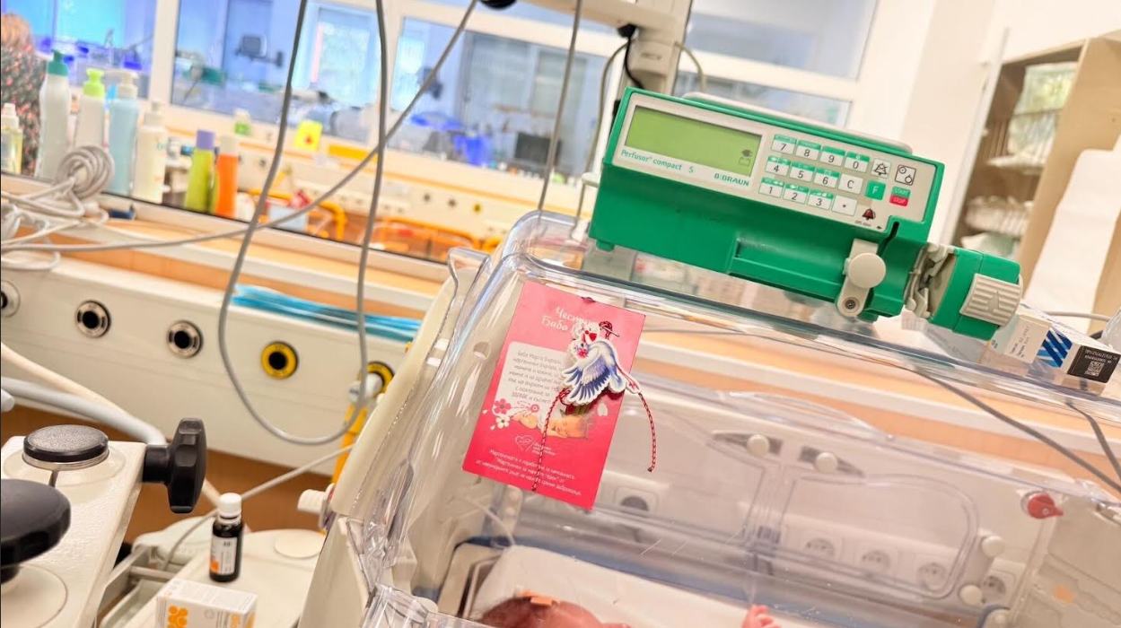 Доброволци изработиха над 7600 мартенички за недоносени бебета в близо 30 болници